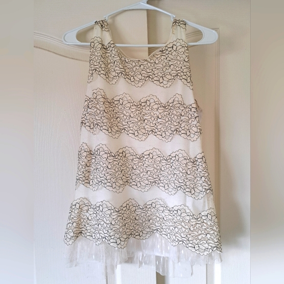 Maruices Lace Front Tank Top - Picture 1 of 3